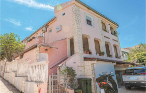 Nice apartment in Grebastica with WiFi and 2 Bedrooms